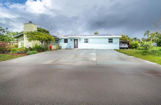 6890 SW 57th St, Davie, FL 33314