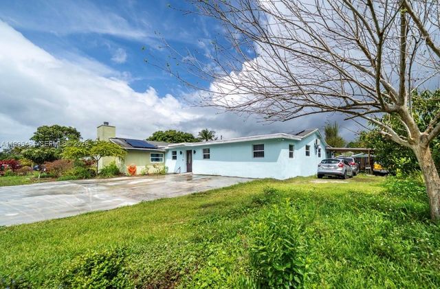 6890 SW 57th St, Davie, FL 33314