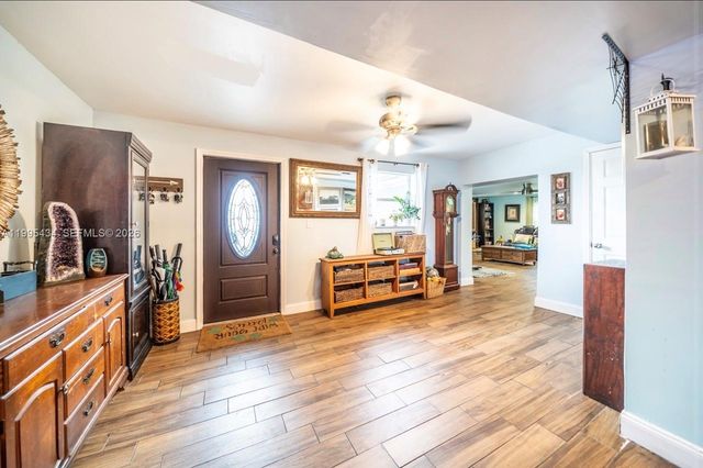 6890 SW 57th St, Davie, FL 33314