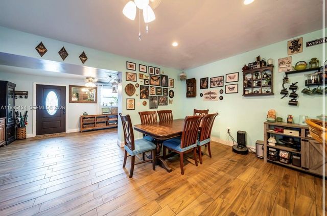 6890 SW 57th St, Davie, FL 33314