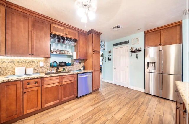 6890 SW 57th St, Davie, FL 33314