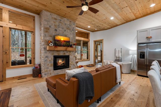 649 Lees Ride, Mccaysville, GA 30555