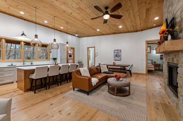649 Lees Ride, Mccaysville, GA 30555