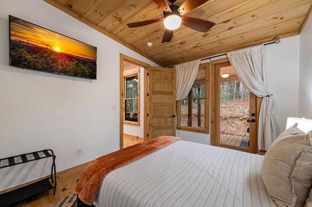 649 Lees Ride, Mccaysville, GA 30555