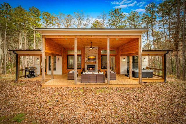 649 Lees Ride, Mccaysville, GA 30555