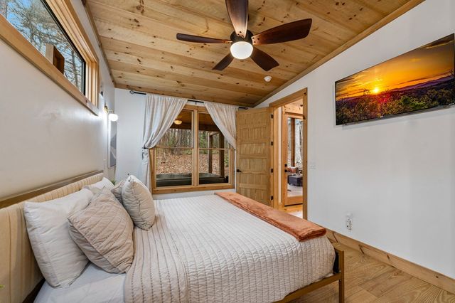 649 Lees Ride, Mccaysville, GA 30555