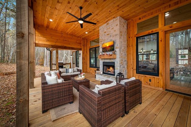 649 Lees Ride, Mccaysville, GA 30555