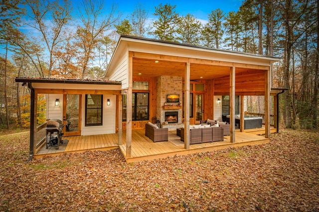 649 Lees Ride, Mccaysville, GA 30555