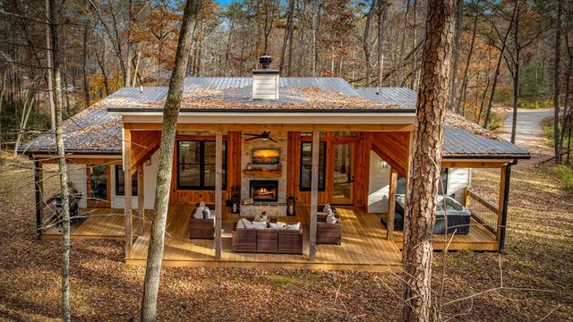 649 Lees Ride, Mccaysville, GA 30555