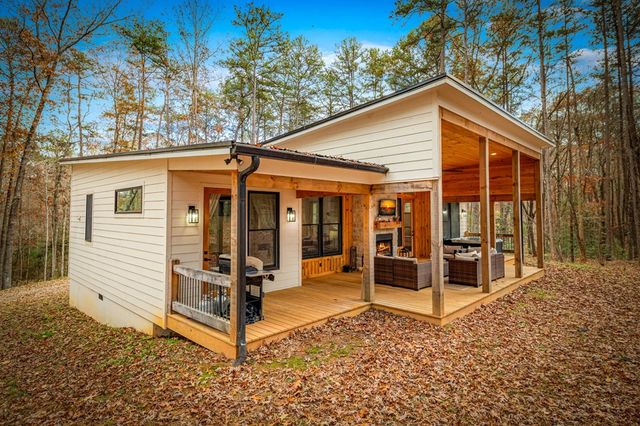 649 Lees Ride, Mccaysville, GA 30555