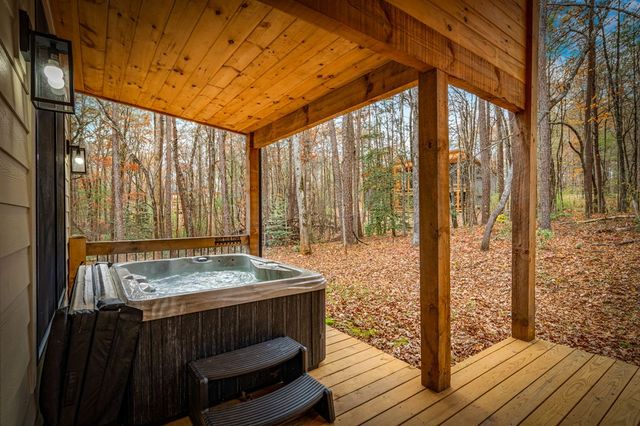 649 Lees Ride, Mccaysville, GA 30555