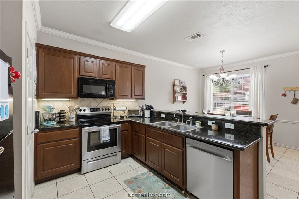 326 Forest Drive, College Station, TX 77840 — photo 5