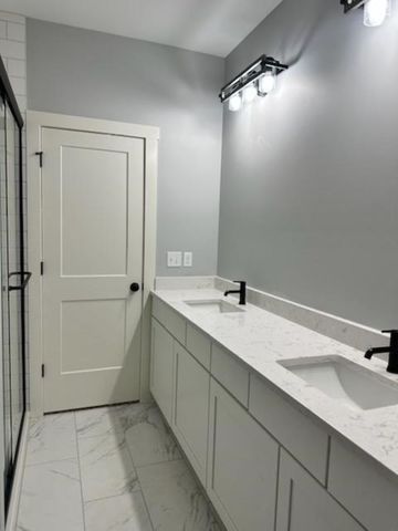 634 Anjali Court R, Sycamore, IL 60178