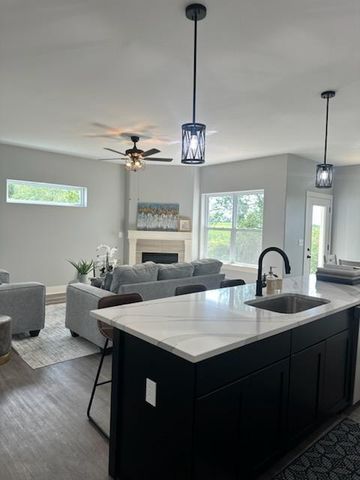 634 Anjali Court R, Sycamore, IL 60178