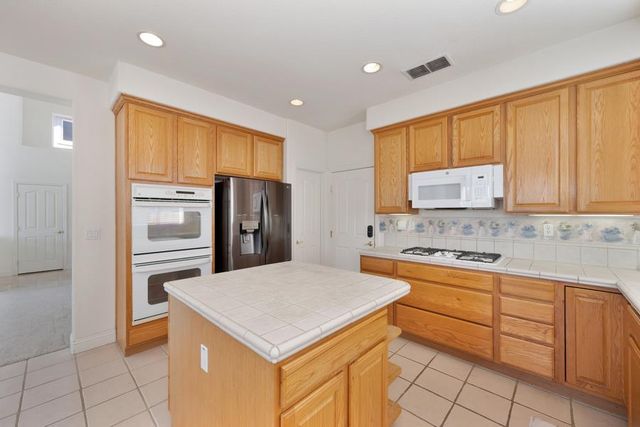 1381 Haddington Dr, Folsom, CA 95630