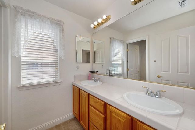 1381 Haddington Dr, Folsom, CA 95630