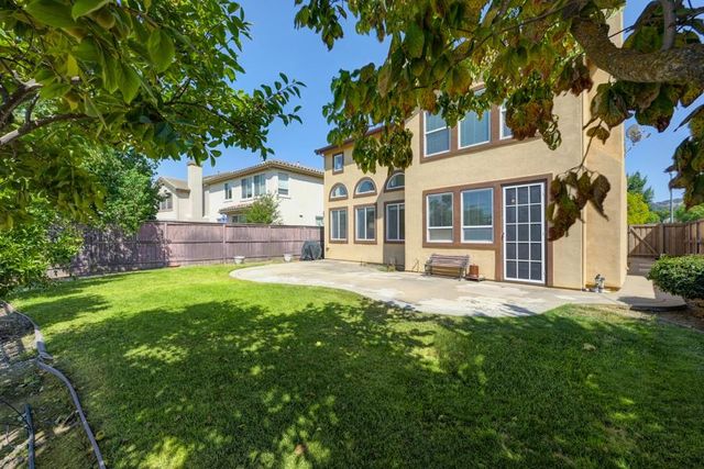 1381 Haddington Dr, Folsom, CA 95630