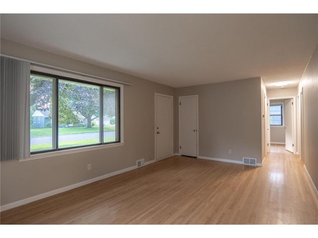 5412 Maryland Avenue N, Crystal, MN 55428