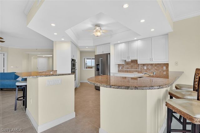 1060 Borghese LN 702, Naples, FL 34114