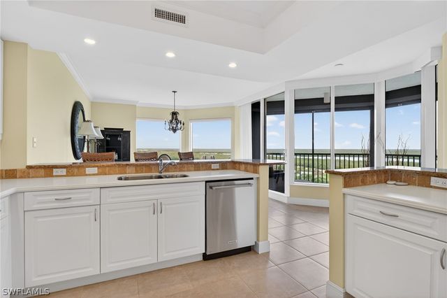 1060 Borghese LN 702, Naples, FL 34114