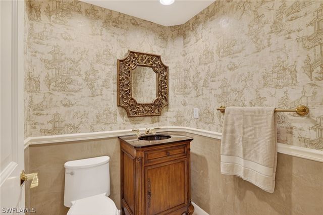 1060 Borghese LN 702, Naples, FL 34114