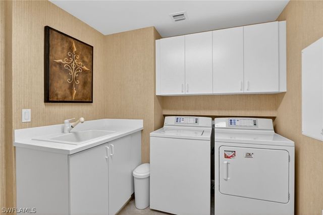 1060 Borghese LN 702, Naples, FL 34114