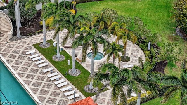 1060 Borghese LN 702, Naples, FL 34114