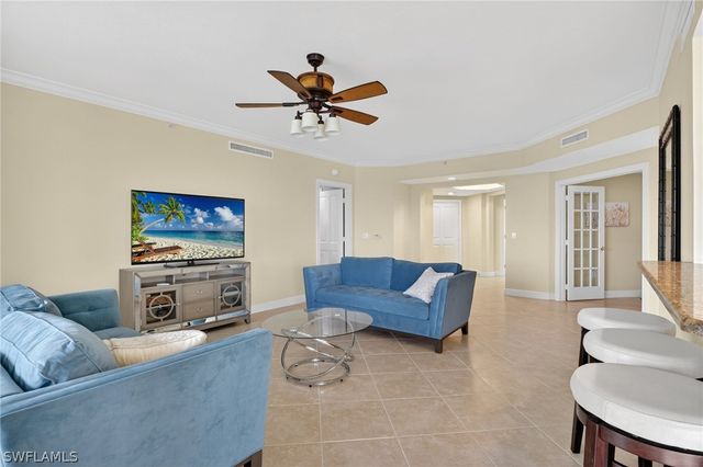 1060 Borghese LN 702, Naples, FL 34114