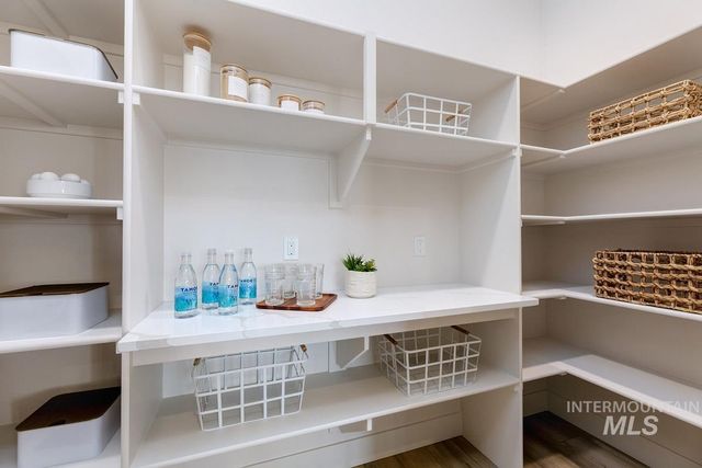 9320 W Sooty Grouse Ct, Boise, ID 83714