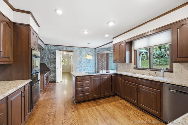 6886 S Florence Avenue, Tulsa, OK 74136