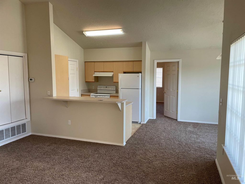 215 N Seafury Ln Apt 201, Boise, ID 83704 photo 2