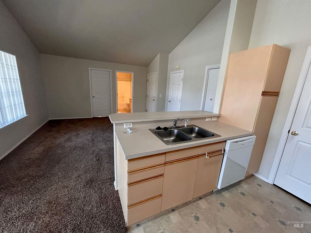 215 N Seafury Ln Apt 201, Boise, ID 83704 photo 3
