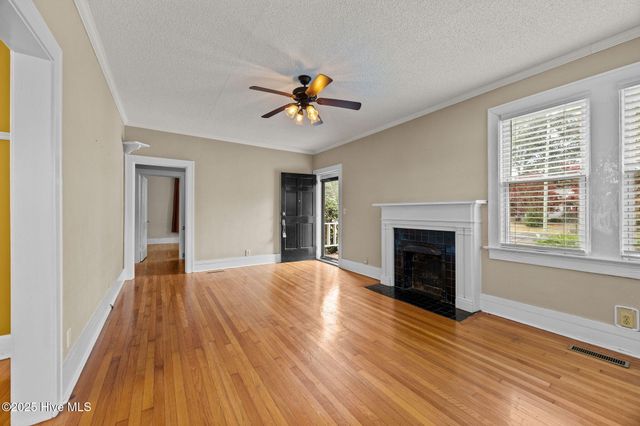 2406 E 4th Street, Greenville, NC 27858