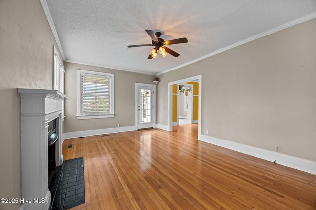 2406 E 4th Street, Greenville, NC 27858