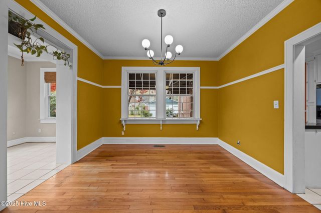 2406 E 4th Street, Greenville, NC 27858