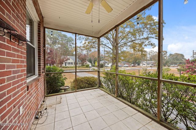 2406 E 4th Street, Greenville, NC 27858