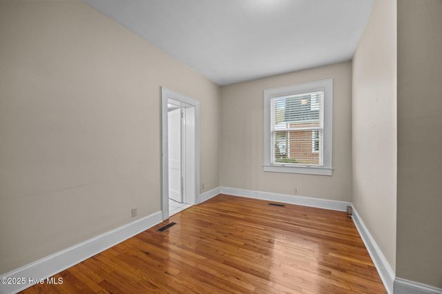 2406 E 4th Street, Greenville, NC 27858