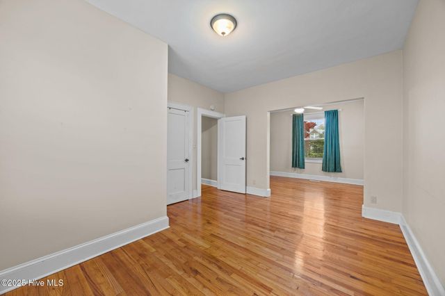 2406 E 4th Street, Greenville, NC 27858