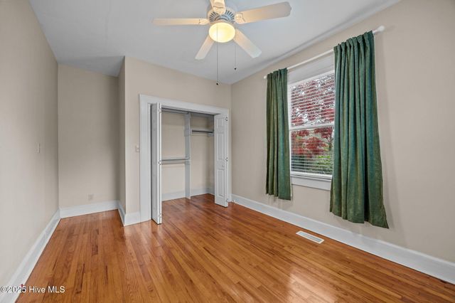 2406 E 4th Street, Greenville, NC 27858