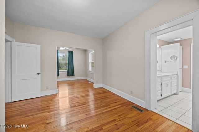 2406 E 4th Street, Greenville, NC 27858