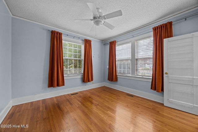 2406 E 4th Street, Greenville, NC 27858