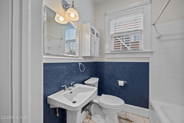 2406 E 4th Street, Greenville, NC 27858