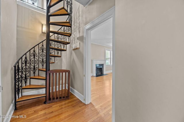 2406 E 4th Street, Greenville, NC 27858