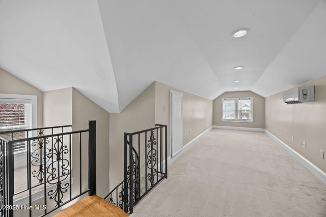 2406 E 4th Street, Greenville, NC 27858