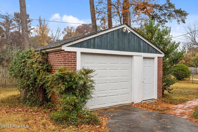 2406 E 4th Street, Greenville, NC 27858