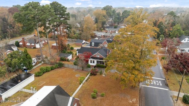 2406 E 4th Street, Greenville, NC 27858