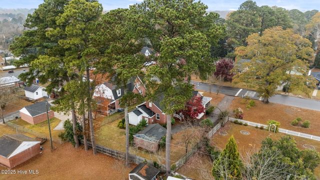 2406 E 4th Street, Greenville, NC 27858