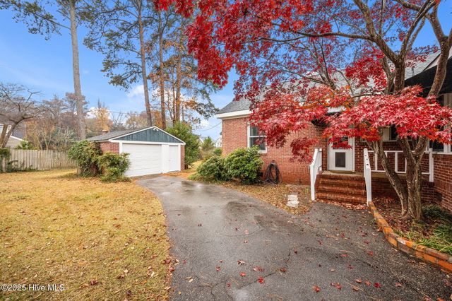 2406 E 4th Street, Greenville, NC 27858