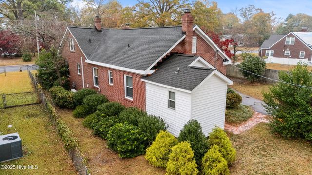 2406 E 4th Street, Greenville, NC 27858