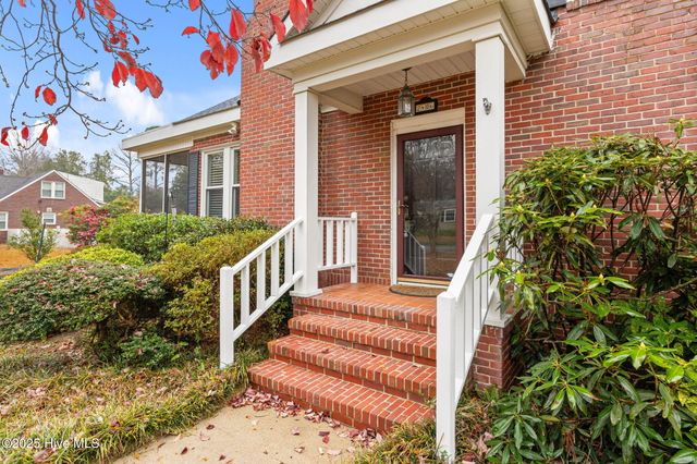 2406 E 4th Street, Greenville, NC 27858